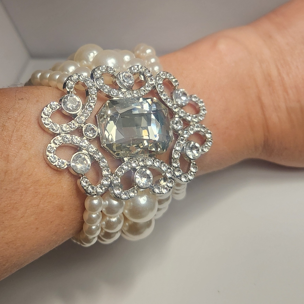 Paparazzi White Pearl and Silver Crystal Bracelet
